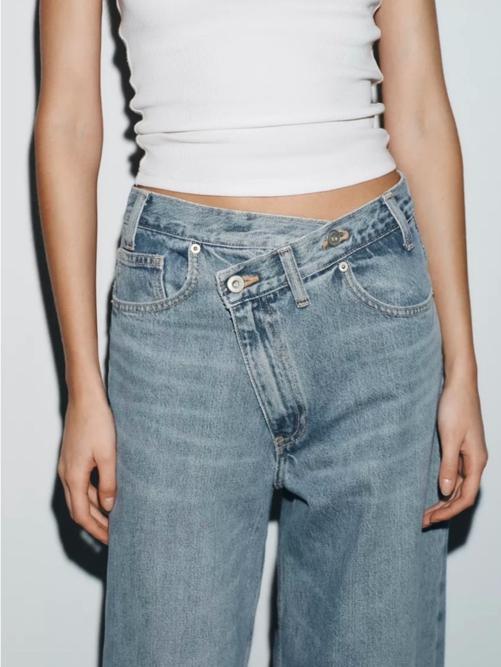 #663 Zara Crossover  Light Blue Straight Denim Jeans. Inseam 33”